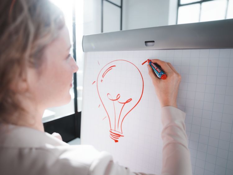 Produktbild: EDDING&reg; Flipchart Marker 383, 4er Etui (rot, blau, gr&uuml;n, schwarz) Kartonetui