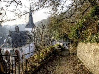 Produktbild: CALVENDO Puzzle Blankenheim - Der Weg von der Burg in den Ort | 1000 Teile Lege-Gr&ouml;&szlig;e 64x48cm Foto-Puzzle f&uuml;r gl&uuml;ckliche Stunden