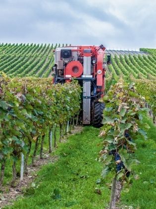 Produktbild: CALVENDO Puzzle Vollernter bei der Weinlese | 1000 Teile Lege-Gr&ouml;&szlig;e 64x48cm Foto-Puzzle f&uuml;r gl&uuml;ckliche Stunden