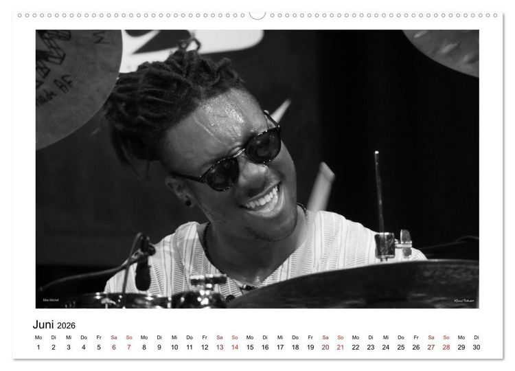Produktbild: Internationale Meister des Jazz in Schwarzwei&szlig; (hochwertiger Premium Wandkalender 2026 DIN A2 quer), Kunstdruck in Hochglanz