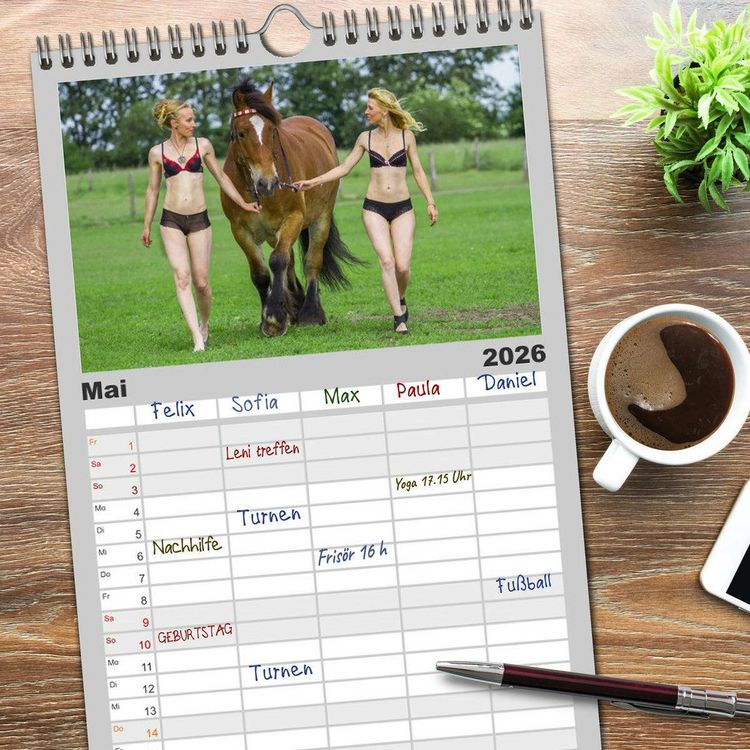 Produktbild: Familienplaner 2026 - Titanen Girls 2026 - erotische Frauen und starke Pferde mit 5 Spalten (Wandkalender, 21 x 45 cm) CALVENDO