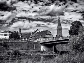 Produktbild: CALVENDO Puzzle Weserbr&uuml;cke | 1000 Teile Lege-Gr&ouml;&szlig;e 64 &times; 48 cm Foto-Puzzle f&uuml;r gl&uuml;ckliche Stunden
