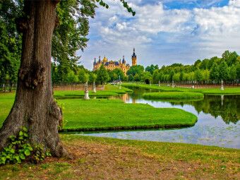 Produktbild: CALVENDO Puzzle Schlossgarten mit barockem Kreuzkanal | 1000 Teile Lege-Gr&ouml;&szlig;e 64x48cm Foto-Puzzle f&uuml;r gl&uuml;ckliche Stunden
