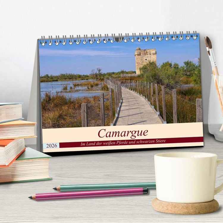 Produktbild: Camargue - Im Land der wei&szlig;en Pferde und schwarzen Stiere (Tischkalender 2026 DIN A5 quer), CALVENDO Monatskalender