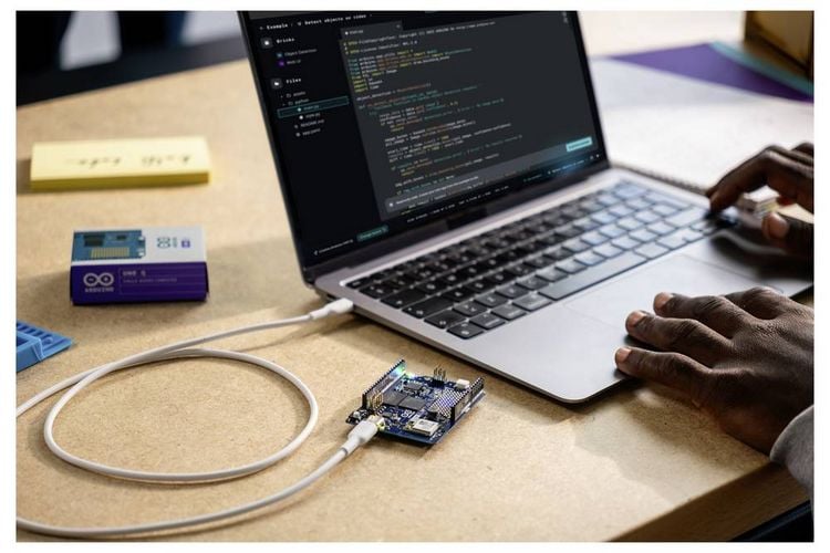 Produktbild: Arduino Uno Q ABX00173 (4GB / 32GB eMMC) 4 x 2.0GHz