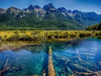 Produktbild: CALVENDO Puzzle Reflexionen im klaren Gebirgssee 1000 Teile Puzzle quer | 1000 Teile Lege-Gr&ouml;&szlig;e 64 &times; 48 cm Foto-Puzzle f&uuml;r gl&uuml;ckliche Stunden
