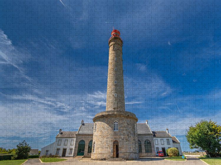 Produktbild: CALVENDO Puzzle Ein Leuchtturm vor einem blauen Himmel mit einer feinen Wolkenzeichnung | 1000 Teile Lege-Gr&ouml;&szlig;e 64x48cm Foto-Puzzle f&uuml;r gl&uuml;ckliche Stu