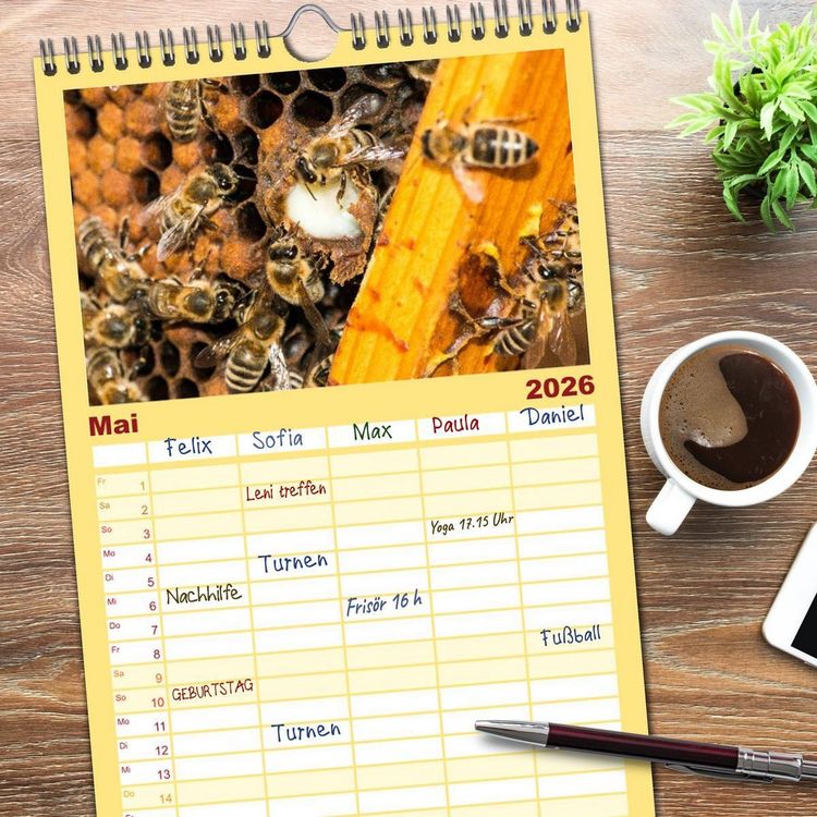 Produktbild: Familienplaner 2026 - Bienenkalender mit 5 Spalten (Wandkalender, 21 x 45 cm) CALVENDO