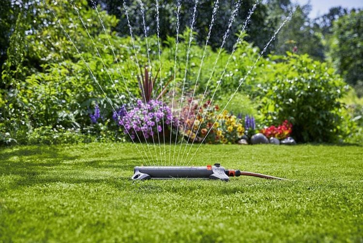 Produktbild: GARDENA 18710-20 AquaZoom S Viereckregner 9 - 150 m&sup2;