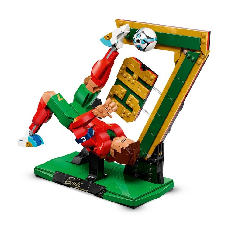 Produktbild: LEGO Editions 43016 Cristiano Ronaldo, Fu&szlig;balllegende, Bauset f&uuml;r Kinder; Fu&szlig;ball-Deko