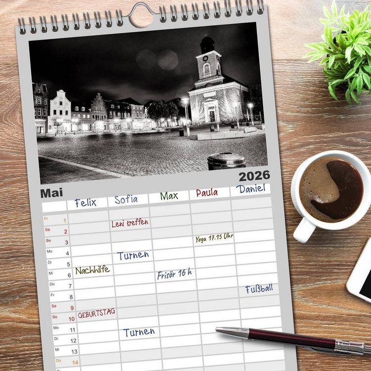 Produktbild: Familienplaner 2026 - Ein Blick auf Husum mit 5 Spalten (Wandkalender, 21 x 45 cm) CALVENDO