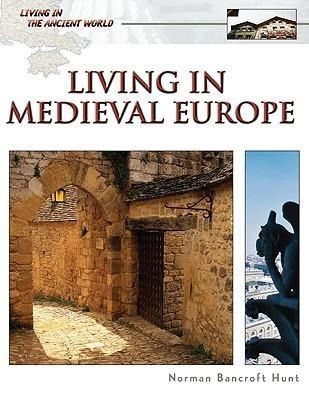 Produktbild: Living in Medieval Europe
