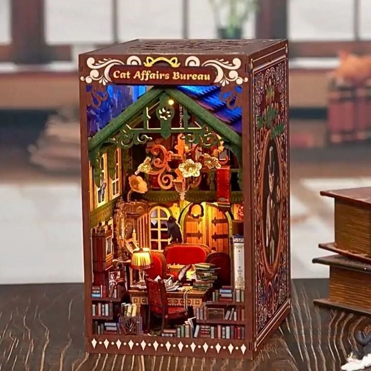 Produktbild: FiguredArt SL09 - DIY Book Nook, Katzenangelegenheiten B&uuml;ro, Puzzle 246 Teile, Miniatur-Diorama