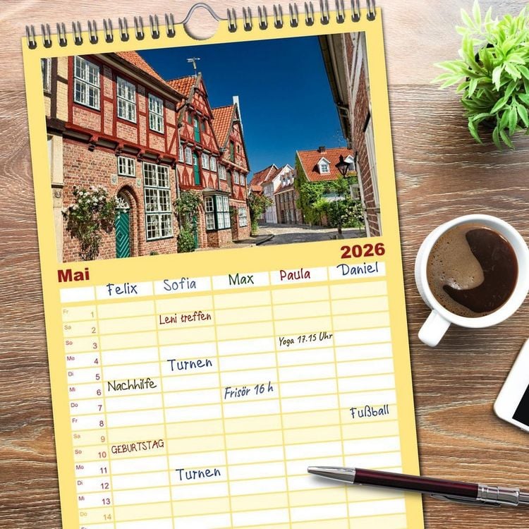 Produktbild: Familienplaner 2026 - L&Uuml;NEBURG Ein- und Ausblicke von Andreas Voigt mit 5 Spalten (Wandkalender, 21 x 45 cm) CALVENDO
