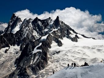 Produktbild: CALVENDO Puzzle Mont Blanc Massif | 1000 Teile Lege-Gr&ouml;&szlig;e 64x48cm Foto-Puzzle f&uuml;r gl&uuml;ckliche Stunden