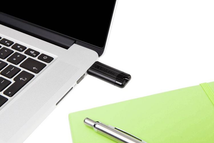 Produktbild: VERBATIM USB 3.0 Drive 64GB Pinstripe, schwarz
