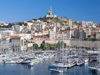 Produktbild: CALVENDO Puzzle Blick auf den Vieux Port und Notre-Dame de la Garde | 1000 Teile Lege-Gr&ouml;&szlig;e 64x48cm Foto-Puzzle f&uuml;r gl&uuml;ckliche Stunden