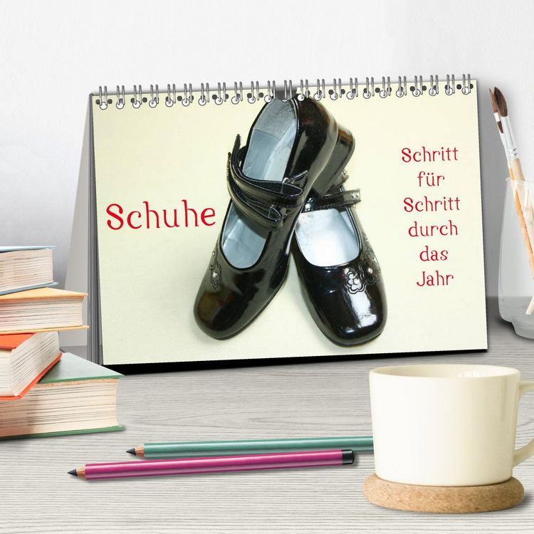 Produktbild: Schuhe - Schritt f&uuml;r Schritt durch das Jahr (Tischkalender 2026 DIN A5 quer), CALVENDO Monatskalender