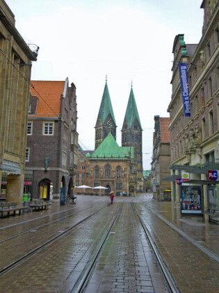 Produktbild: CALVENDO Puzzle Bremen - Im Hintergrund der St.Petri Dom, 13.Jahrhundert, davor das Rathaus | 1000 Teile Lege-Gr&ouml;&szlig;e 64x48cm Foto-Puzzle f&uuml;r gl&uuml;ckliche Stunden