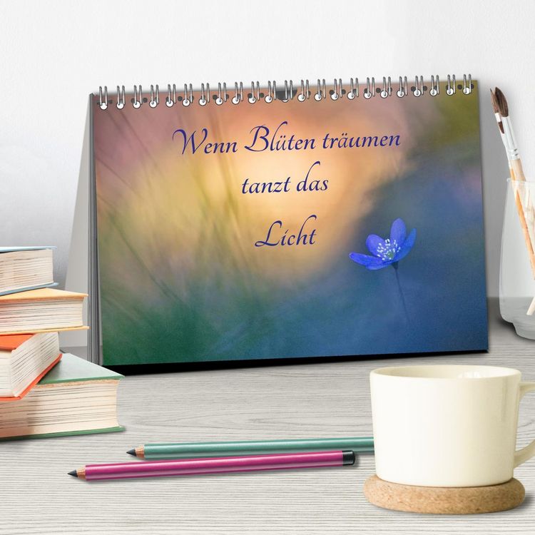 Produktbild: Wenn Bl&uuml;ten tr&auml;umen tanzt das Licht (Tischkalender 2026 DIN A5 quer), CALVENDO Monatskalender