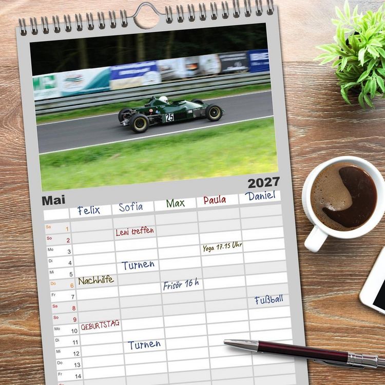 Produktbild: Familienplaner 2027 - Formelrennwagen am Berg mit 5 Spalten (Wandkalender, 21 x 45 cm) CALVENDO