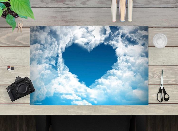 Produktbild: Cover-your-desk Schreibtischunterlage f&uuml;r Kinder und Erwachsene Ein Herz aus Wolken, aus hochwertigem Vinyl , 60 x 40 cm
