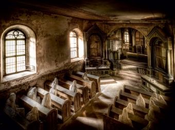 Produktbild: "Ghost Chapel" - alte, verlassene Kirche in Tschechien (Puzzle)