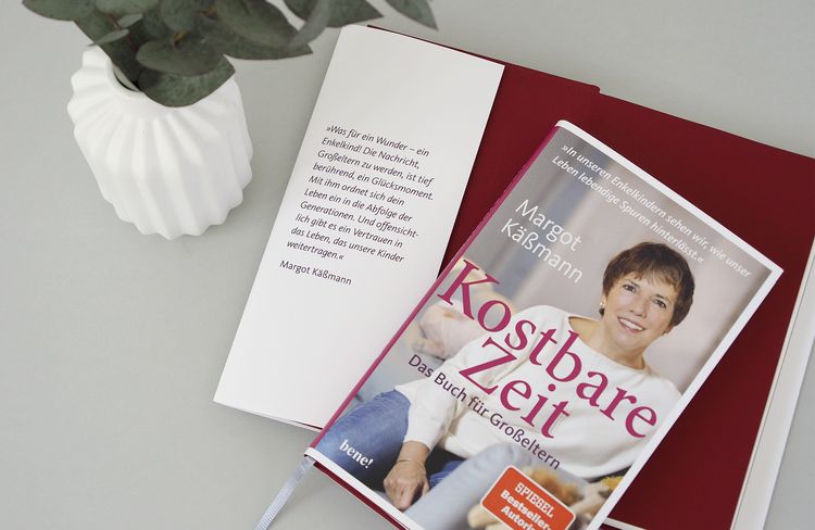 Produktbild: Kostbare Zeit &ndash; Das Buch f&uuml;r Gro&szlig;eltern