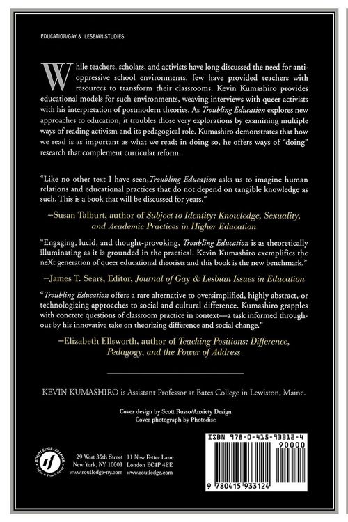Produktbild: Troubling Education