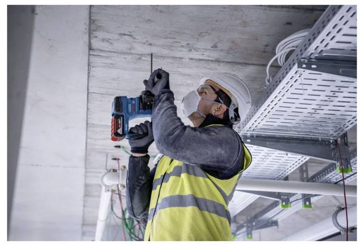 Produktbild: Bosch Professional GBH 18V-22 SDS-Plus-Akku-Bohrhammer 18 V 4 Ah Li-Ion inkl. 2. Akku, inkl. Ladeger&auml;t, inkl. Koffer