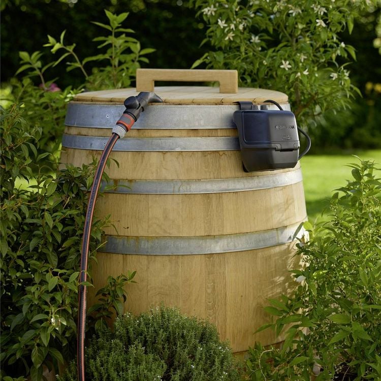 Produktbild: GARDENA Akku-Regenfasspumpe 2400 ComfortAutomatic 18V P4A solo Regenwassernutzungsanlage 2400 l/h 1.8 m