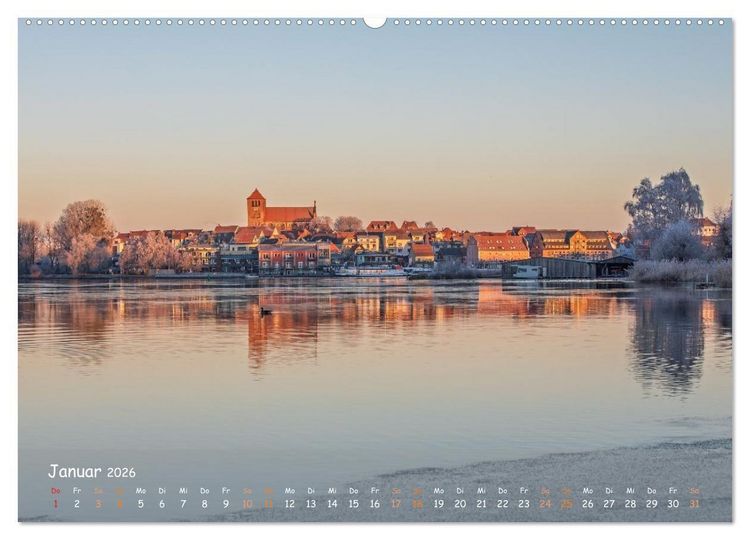 Produktbild: Zwischen See und Himmel - Waren (M&uuml;ritz) im Wandel der Jahreszeiten (Wandkalender 2026 DIN A2 quer), CALVENDO Monatskalender