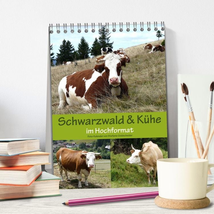 Produktbild: Schwarzwald und K&uuml;he im Hochformat (Tischkalender 2026 DIN A5 hoch), CALVENDO Monatskalender