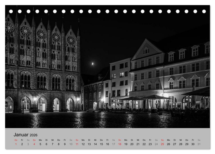 Produktbild: Hansestadt Stralsund bei Nacht (mit GPS-Koordinaten) (Tischkalender 2026 DIN A5 quer), CALVENDO Monatskalender