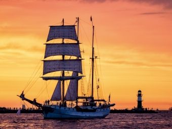 Produktbild: CALVENDO Puzzle Ein Motiv aus dem Kalender Windjammer auf der Ostsee im Abendlicht | 1000 Teile Lege-Gr&ouml;&szlig;e 64x48cm Foto-Puzzle f&uuml;r gl&uuml;ckliche Stunden