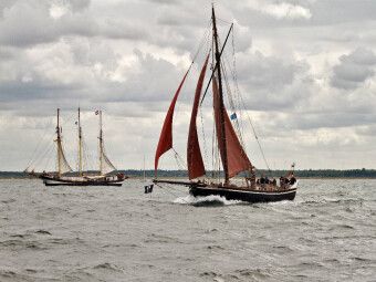 Produktbild: CALVENDO Puzzle traditioneller Haikutter "Ernestine" auf der Ostsee vor Warnem&uuml;nde, Hanse Sail 2013 | 1000 Teile Lege-Gr&ouml;&szlig;e 64x48cm Foto-Puzzle f&uuml;r gl&uuml;ckliche Stunden