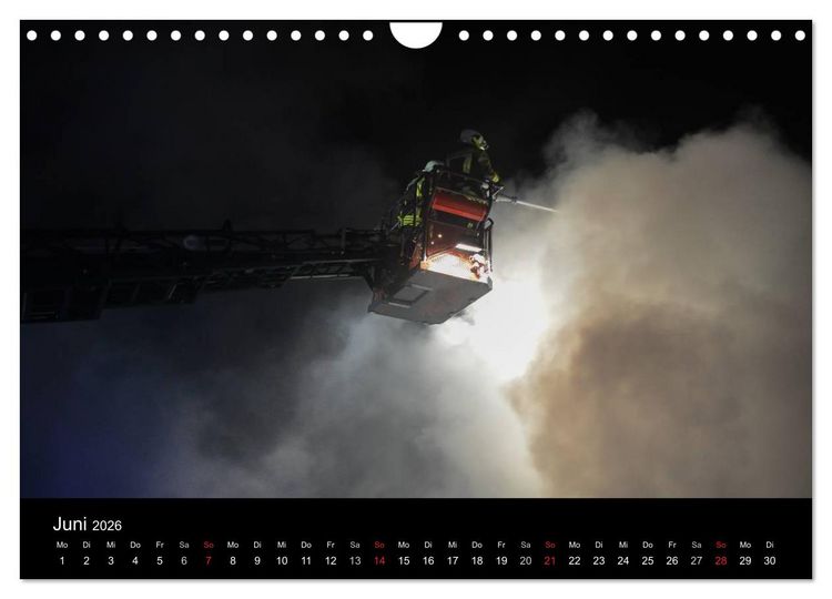 Produktbild: FEUERWEHR IM EINSATZ (Wandkalender 2026 DIN A4 quer), CALVENDO Monatskalender