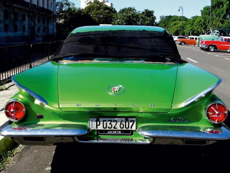 Produktbild: CALVENDO Puzzle Buick Le Sabre - Ein Motiv aus dem Kalender "US DREAM CARS - FLOSSEN-MOBILE" | 1000 Teile Lege-Gr&ouml;&szlig;e 64x48cm Foto-Puzzle f&uuml;r gl&uuml;ckliche Stunden