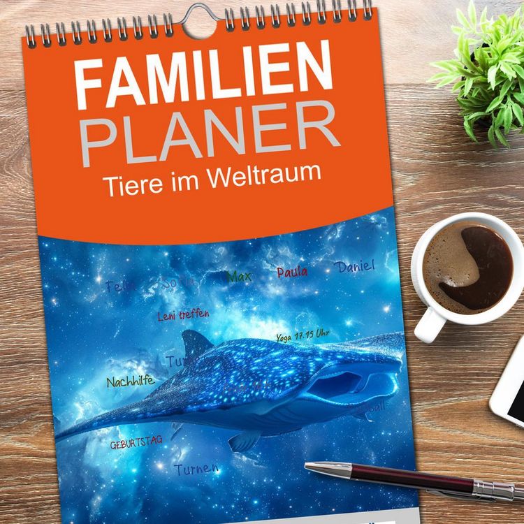 Produktbild: Familienplaner 2026 - Tiere im Weltraum mit 5 Spalten (Wandkalender, 21 x 45 cm) CALVENDO