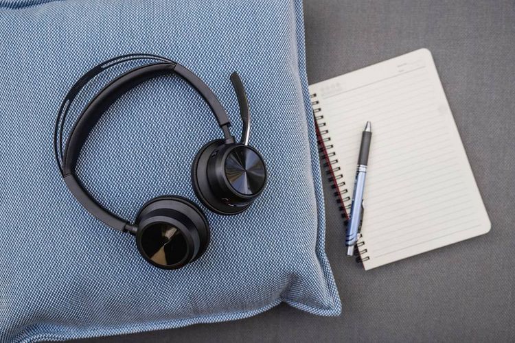 Produktbild: HP Poly Voyager Focus 2 On Ear Headset Bluetooth&reg; Stereo Schwarz Noise Cancelling Headset Computer