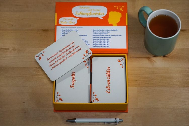 Produktbild: Fast vergessene Schimpfw&ouml;rter. Das lustige Quiz-Spiel f&uuml;r Senioren. Auch mit Demenz. Spiele-Box mit 100 Karten