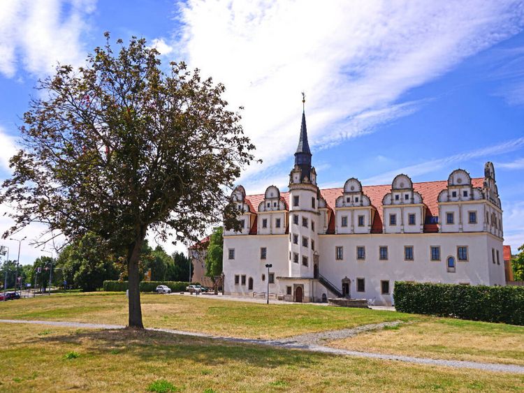 Produktbild: CALVENDO Puzzle Museum f&uuml;r Stadtgeschichte in Dessau | 1000 Teile Lege-Gr&ouml;&szlig;e 64x48cm Foto-Puzzle f&uuml;r gl&uuml;ckliche Stunden