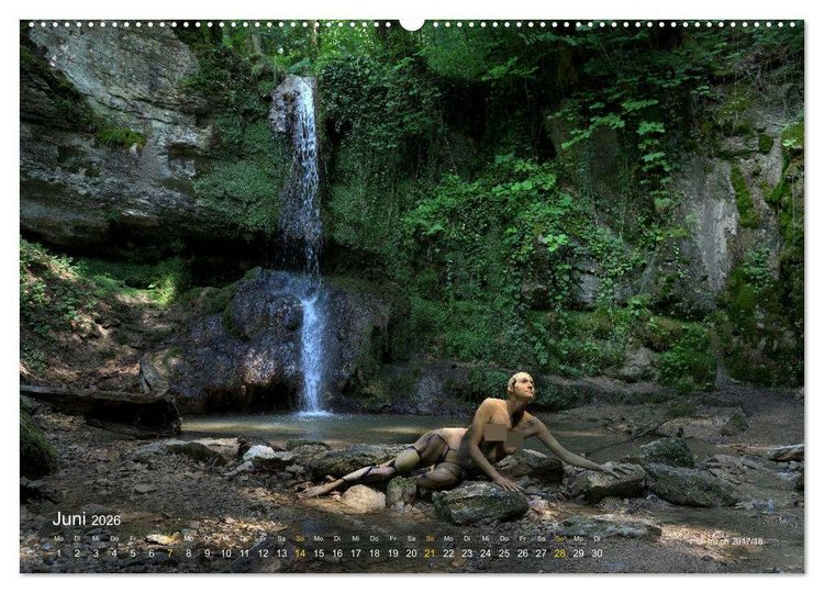 Produktbild: BODYPAINTING AM WASSERFALL VON LINN (hochwertiger Premium Wandkalender 2026 DIN A2 quer), Kunstdruck in Hochglanz