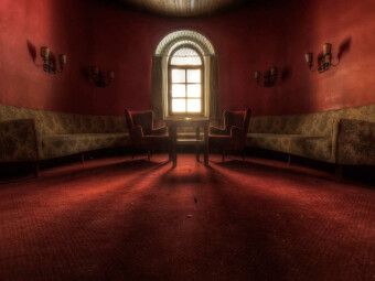 Produktbild: CALVENDO Puzzle Lost Place - roter Saloon | 1000 Teile Lege-Gr&ouml;&szlig;e 64x48cm Foto-Puzzle f&uuml;r gl&uuml;ckliche Stunden