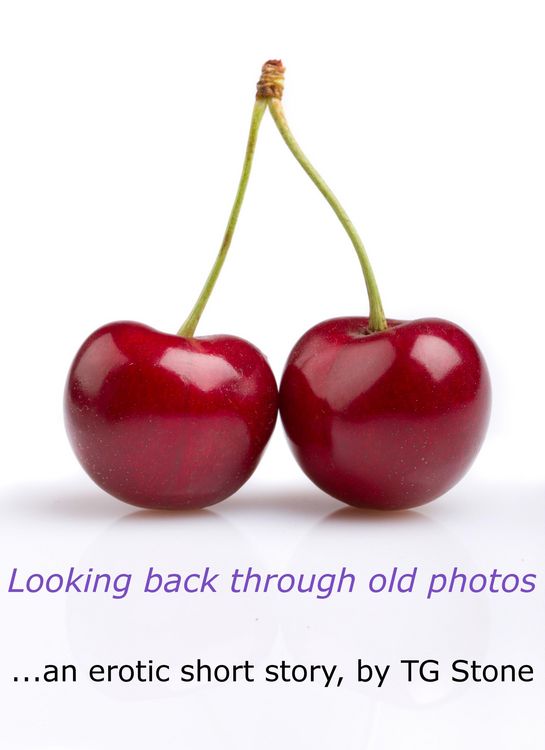 Produktbild: Looking Back Through Old Photos - An Erotic Short Story