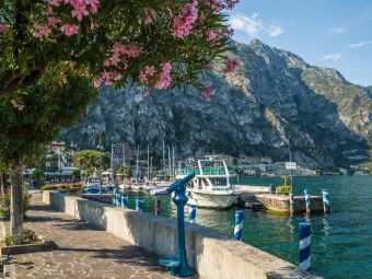 Produktbild: CALVENDO Puzzle GARDASEE Hafen und Uferpromenade in Limone sul Garda | 1000 Teile Lege-Gr&ouml;&szlig;e 64x48cm Foto-Puzzle f&uuml;r gl&uuml;ckliche Stunden