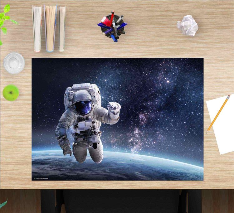 Produktbild: Cover-your-desk Schreibtischunterlage f&uuml;r Kinder und Erwachsene Astronaut im Weltall, aus hochwertigem Vinyl , 60 x 40 cm