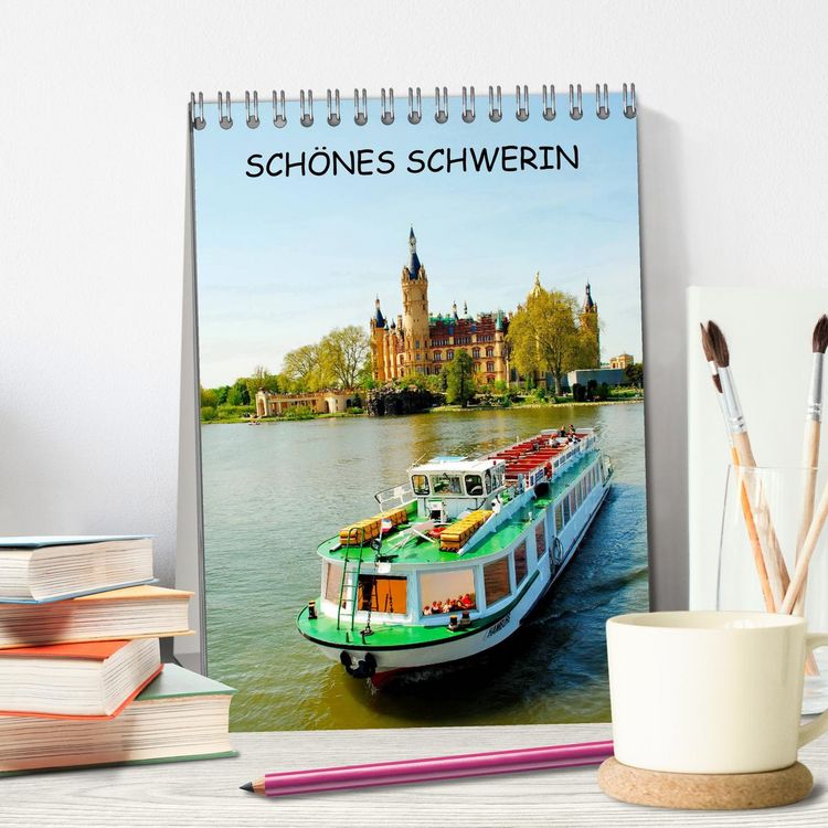 Produktbild: SCH&Ouml;NES SCHWERIN (Tischkalender 2026 DIN A5 hoch), CALVENDO Monatskalender