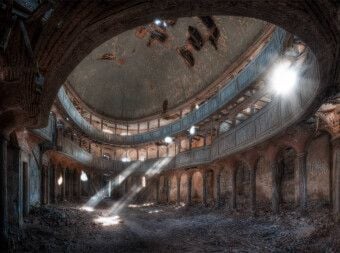 Produktbild: "The Chapel" - alte, verlassene Kirche in Polen (Puzzle)