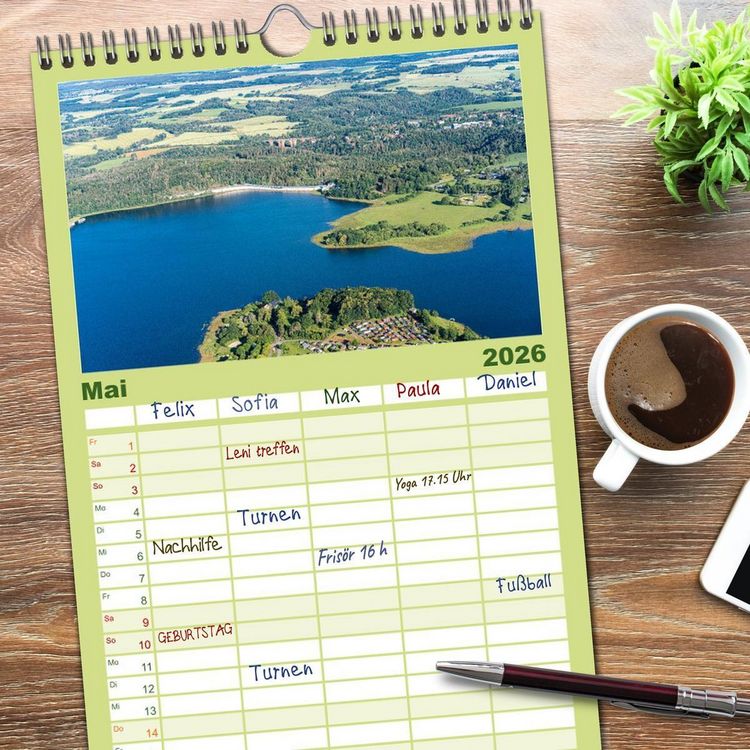 Produktbild: Familienplaner 2026 - Vogtland - von Klingenthal bis G&ouml;ltzschtal mit 5 Spalten (Wandkalender, 21 x 45 cm) CALVENDO
